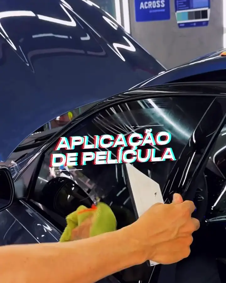 Aplicação de película na porta